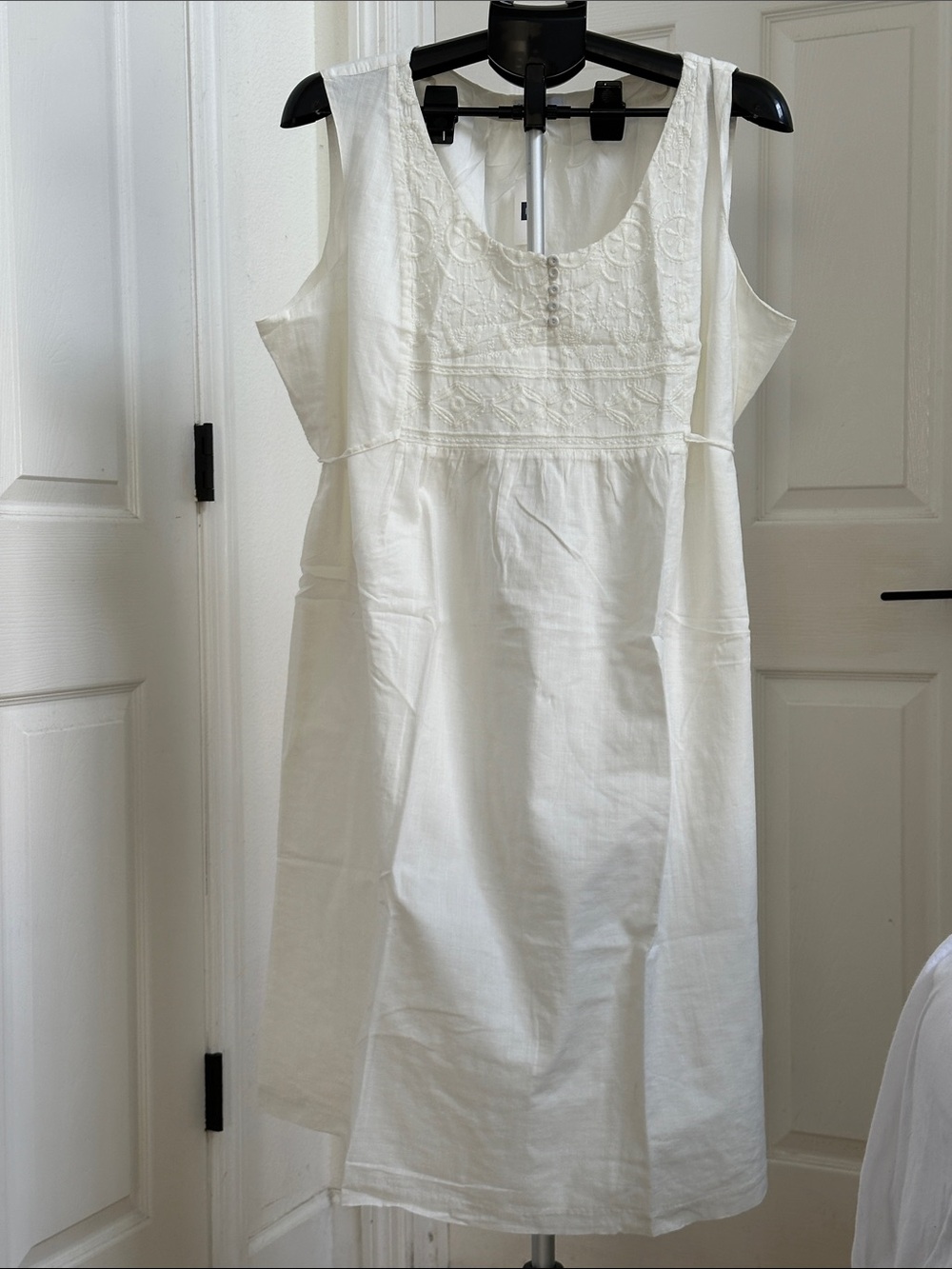 GAP Maternity Cream Sleeveless Dress with Embroidery Details Tie Back Size XXL